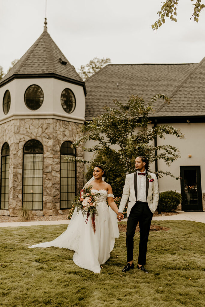 Bride and Groom Portraits- Fall themed Rock Hill SC wedding at Brakefield at Riverwalk- photos by Chantelle Jordan Photography