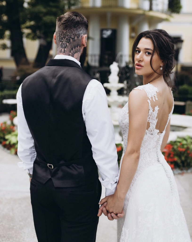 Charleston South Carolina Luxury Wedding Photographer- Luxury Wedding- Classic Wedding Romantic Gardens and Fountain
