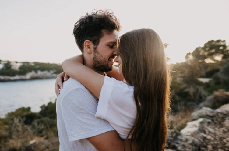waterfront wedding engagement, wedding engagement by the lake