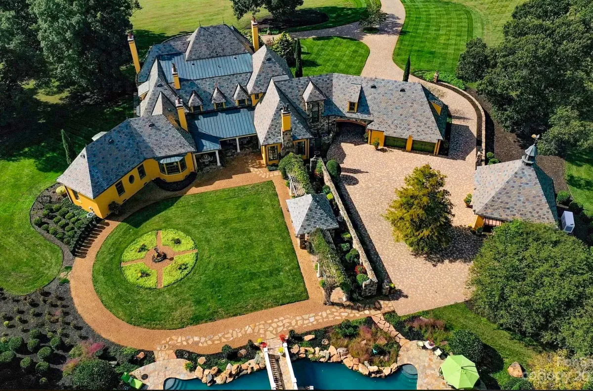 Le Chateau Du Coeur Wedding drone overhead